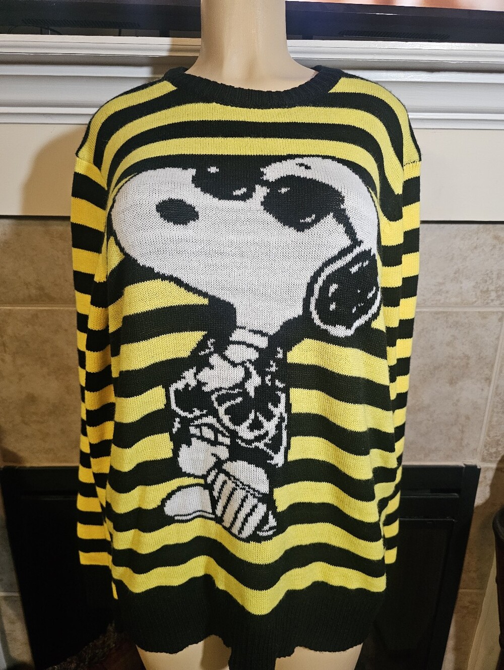 NWOT 2018 Peanuts Snoopy Sweater Black Yellow Striped Long Sleeve Crew Neck RARE - Picture 3 of 10